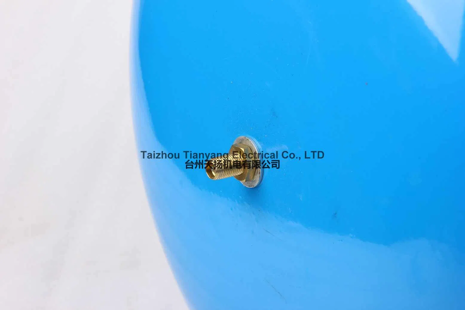 Расширительный бак для солнечного водонагревателя Dezhi, 24 л