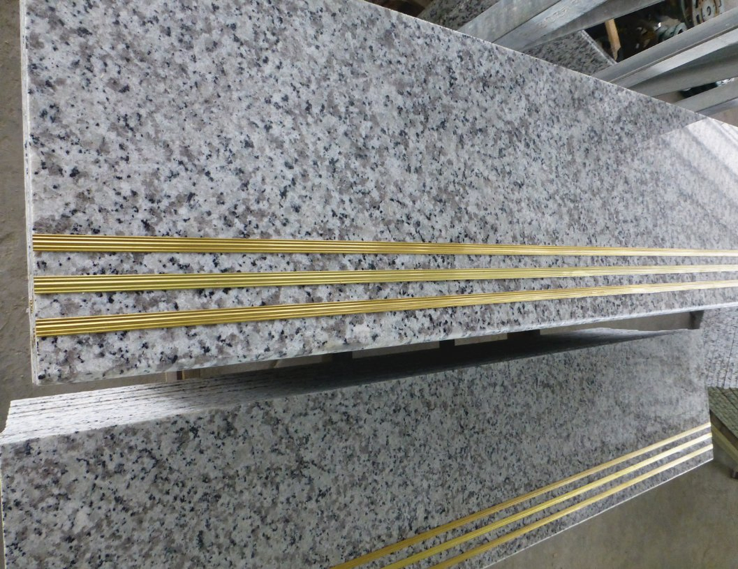 Cheap White G439 Granite Tile for Kitchen/Bathroom Countertop/Vanitytops Granito