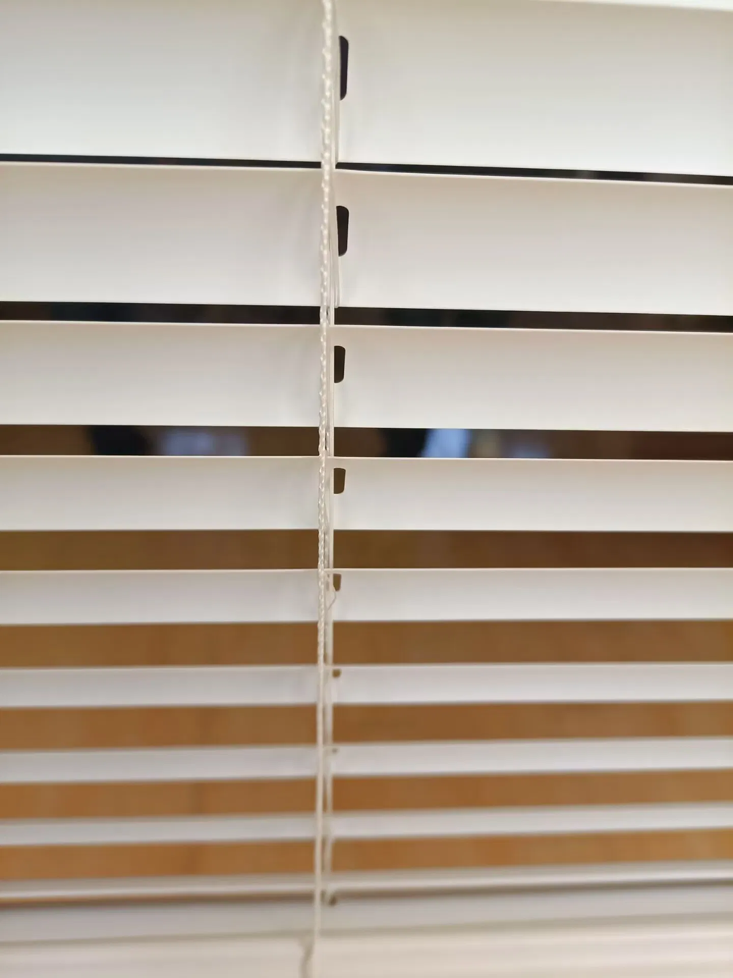Made to Custom PVC Faux Wood Venetian Blinds Cordless Faux Wood Venetian Window Blind Home Safety