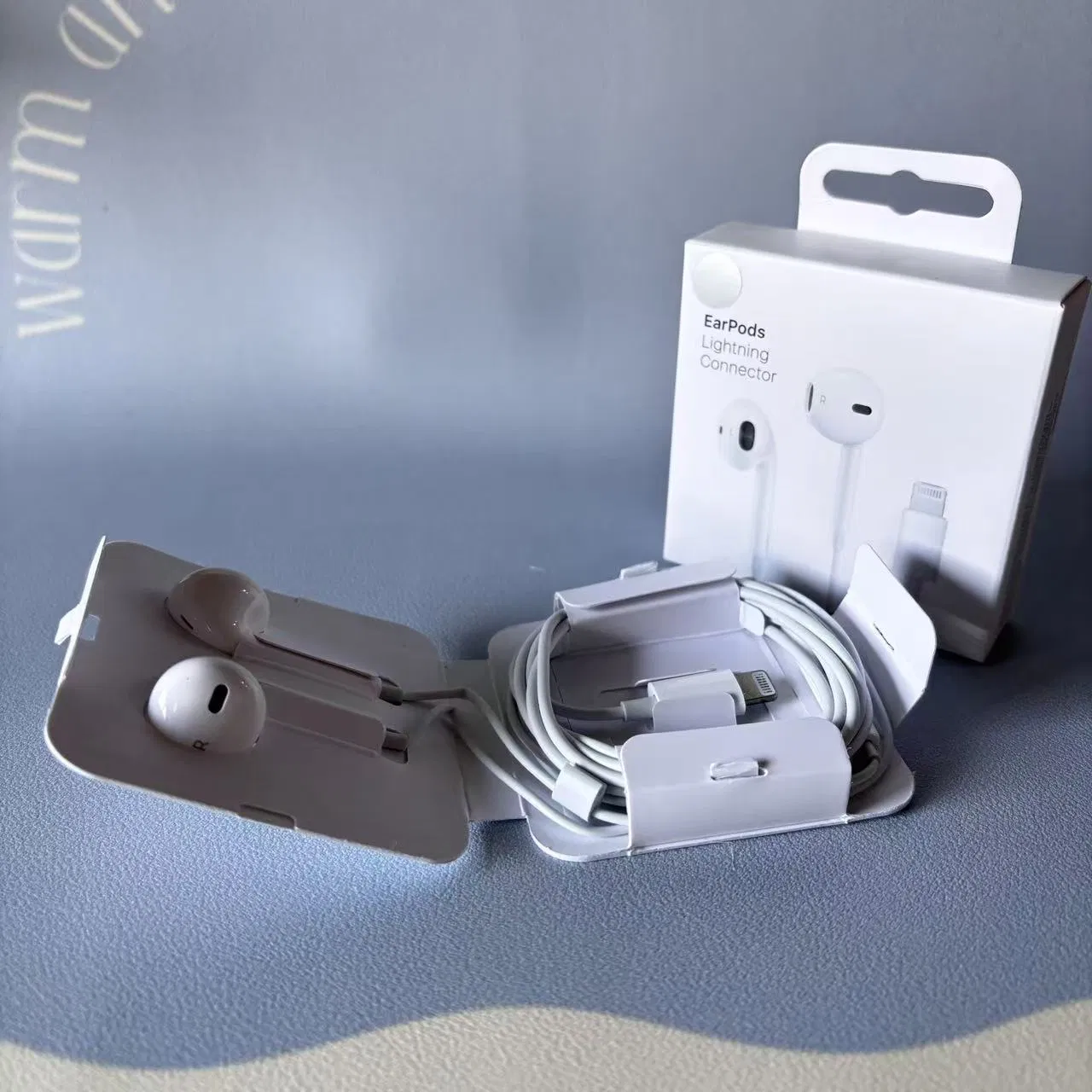 Wholesale of Original New 1: 1 Hands-Free Wireless Earphone Cable Earplugs, with Strong Signal Penetration, Stable Connection Even Through Walls.