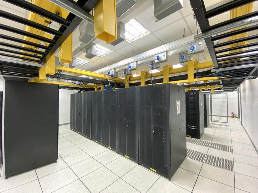 42u Automatic Temperature Control Cold Channel Sealing Cabinet for Data Center