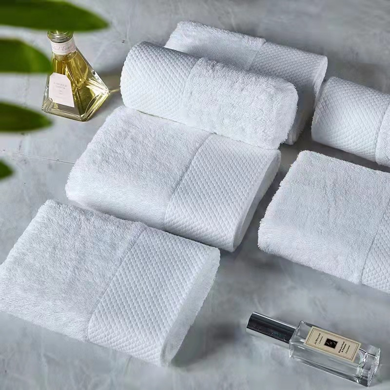 Cotton Bath Towel Set Pattern Lightweight Comfortable Antimicrobial Feature Hotels