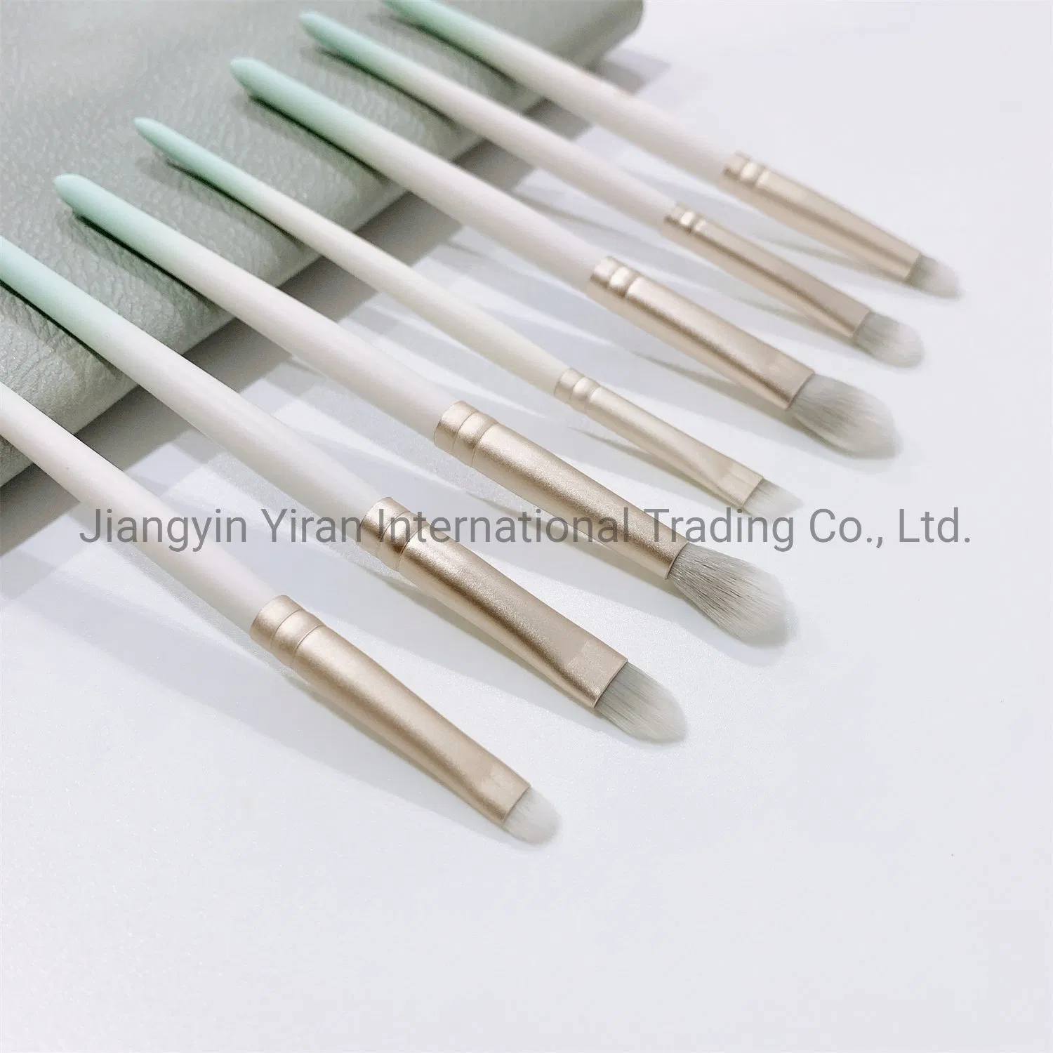 7PCS Eyeshadow Brush Set, Premium Eyebrow Brush Eyeshadow Brush Concealer Brush Eye Blending Brush Eye Smudge Brush White Green Makeup Brushes for Travel