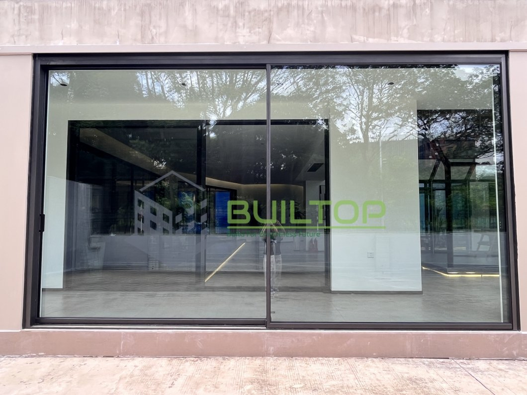 Раздвижные алюминиевые двери без рамы со стеклом и москитной сеткой