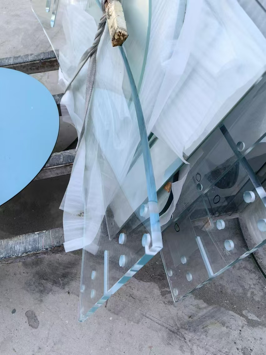 Extra Clear Curved Tempered Glass Pencil Round Flat Polished Edges and Slots