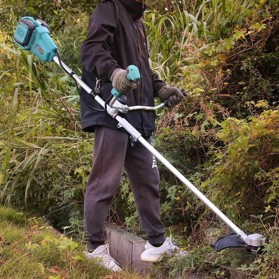 Liangye Garden Cutting Tool Cordless Electric String Grass Trimmer and Brush Cutter with 40V Lithium Battery Power