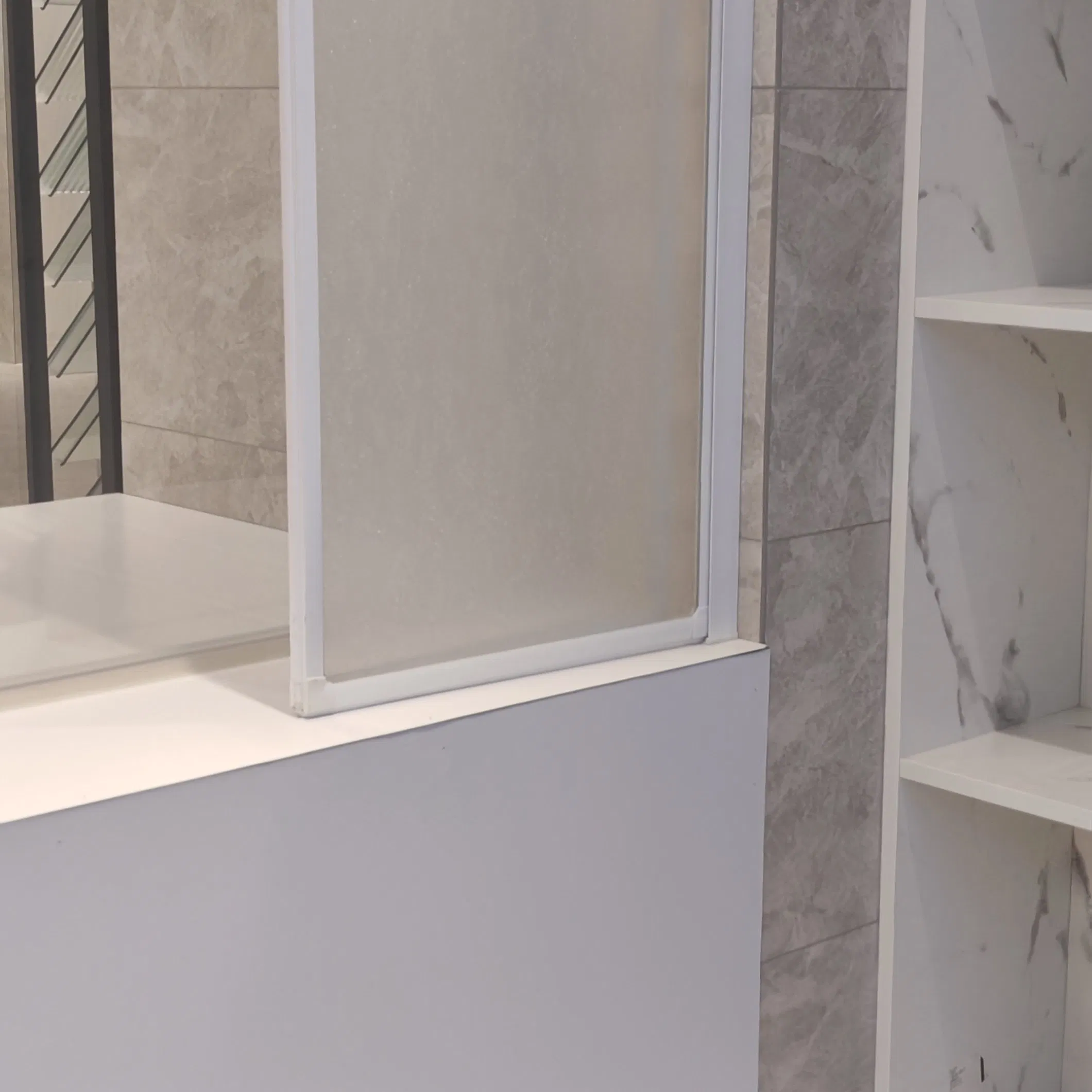 Custom Bathroom Bathtub Screen with Fluted Glass and Matt Black Finish