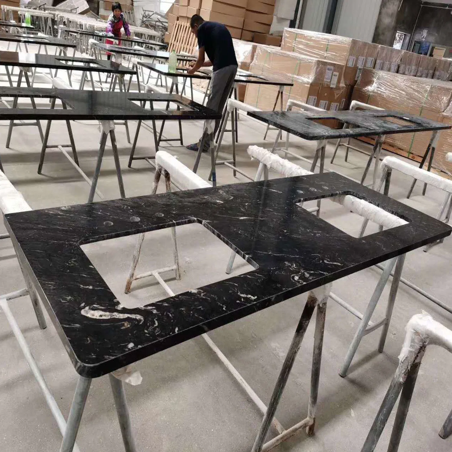 Cut-to-Size Chinese Prefab Polish Kitchen Artificial Quartz Vanity Countertop with Grey Veins