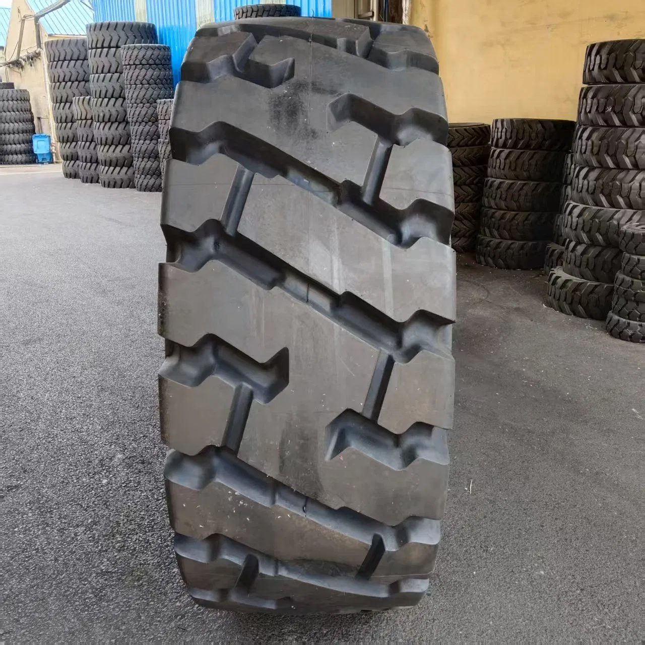 Стальная радиальная шина OTR для тяжелых погрузчиков