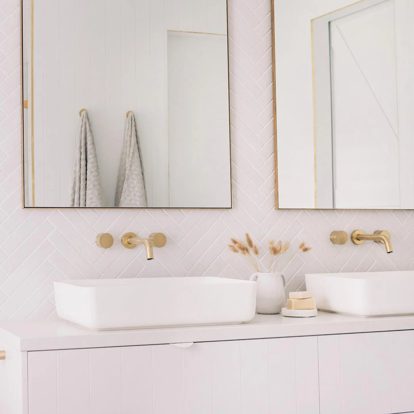 Decorative Bathroom Glass Round Metal Wall Mount Silver Mirror 600*600*40mm