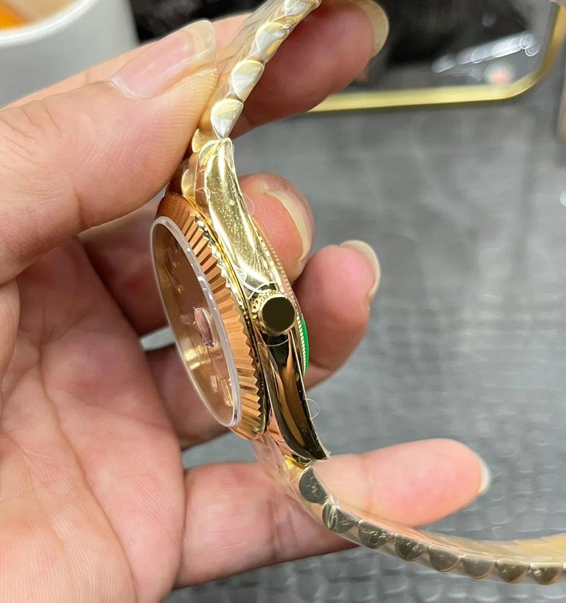 Top Men's Customized 18K Gold Watch Designer Calendar Display Watch Customized Logo Watch