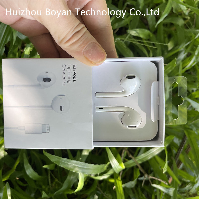 Наушники Earpods с разъёмом Lightning