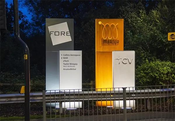 Custom Commercial Pylon Sign Outdoor Illuminated Wayfinding Pylon Signage Petrol Station Gas Station Totem Sign