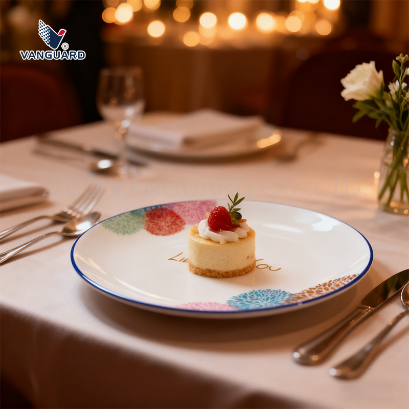 Фарфоровые тарелки для ресторана белые круглые с печатью