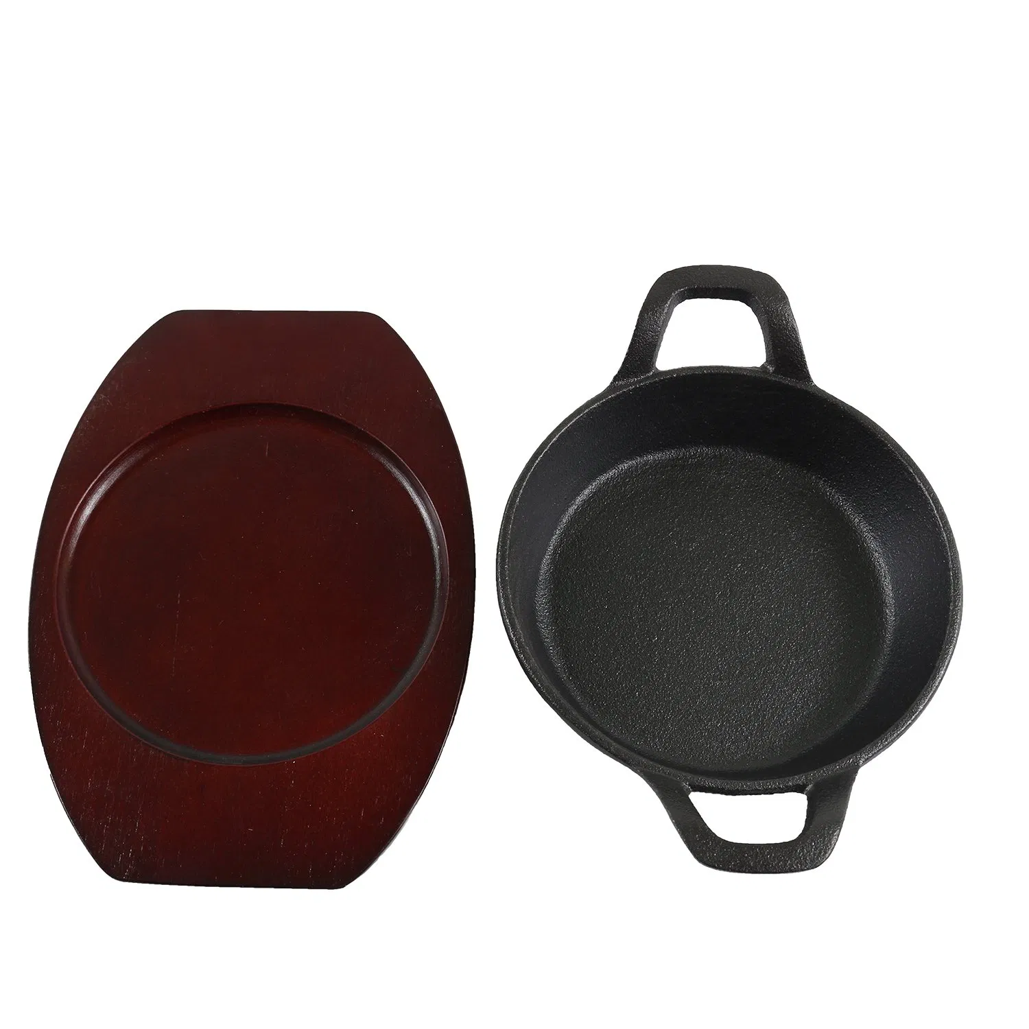 Чугунная сковорода с деревянной подставкой, предварительно прокаленная