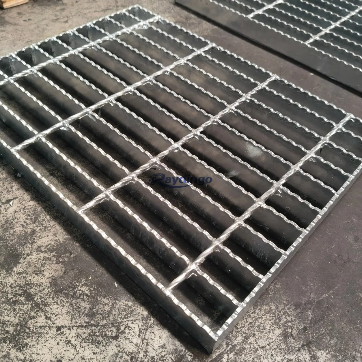 Anti-Slip Steel Stair Tread Grating for Safety Staircase