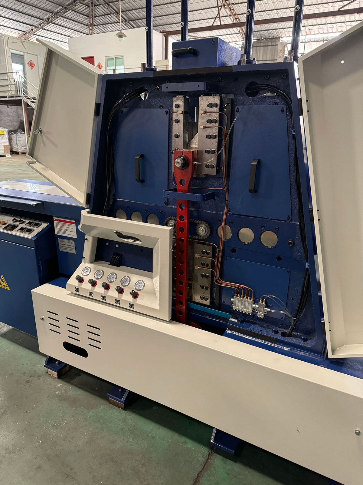 Ленточная пила напольная для обработки дерева мастерская