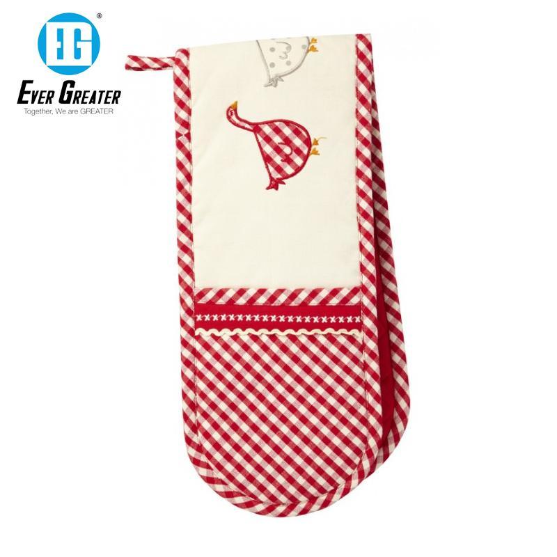 Premium Custom Christmas Oven Mitts High-Quality Cotton Oven Gloves Set with Unique Prints Festive Kitchen Accessories