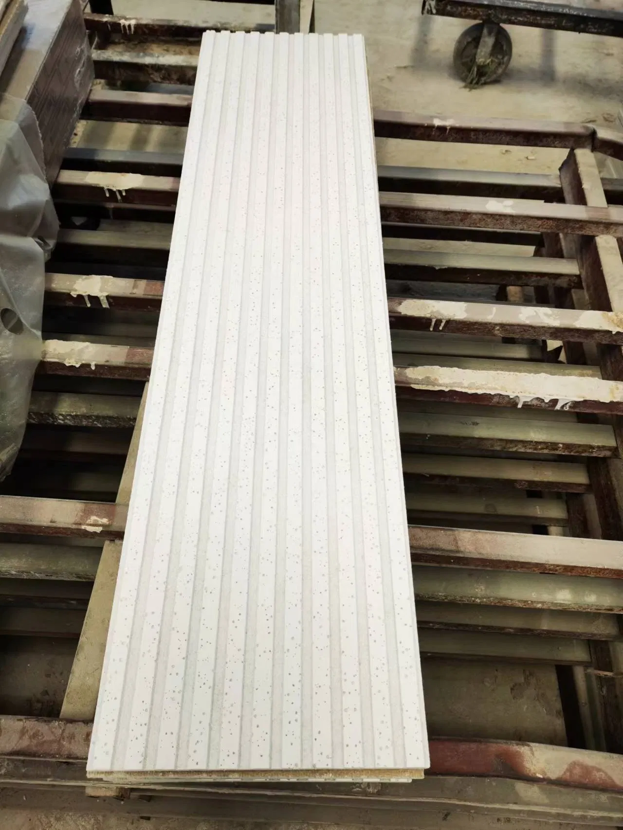 Superior Soundproofing Mineral Wool Ceiling Panels for Enhanced Acoustics