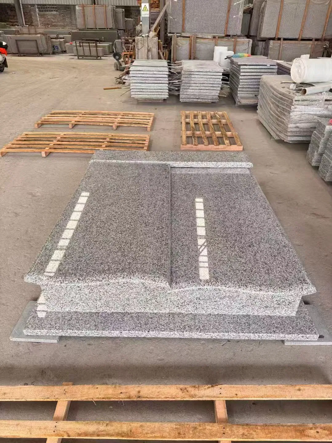 Jilin White Simple/Double Granite Tombstone with Wholesale Price