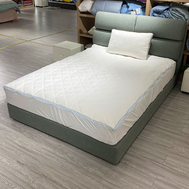 New Product Super Soft Breathable Cooling Fabric White Blue Mesh Decoration Mattress Cover