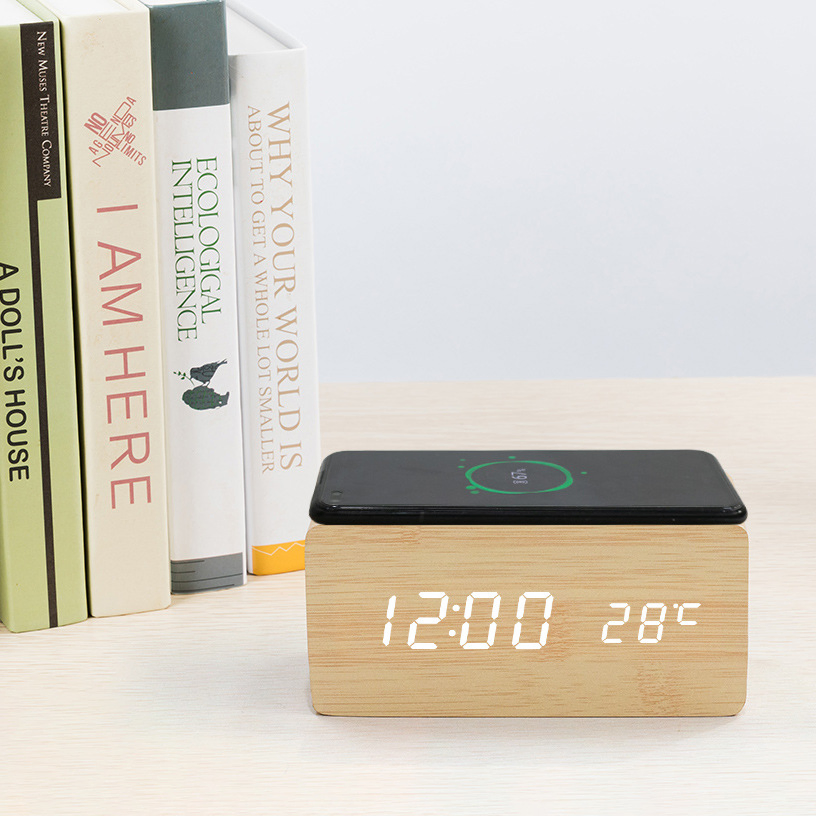 Digital Wood LED Digital Alarm Clock 10watt Qi Wireless Charger Clock for Mobile Phone