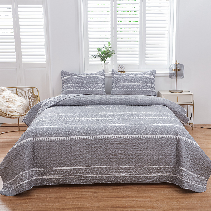Manufacturer Factory 100% Polyester Solid Quilt Set Customized Bedspread with 2 Pillow Shams