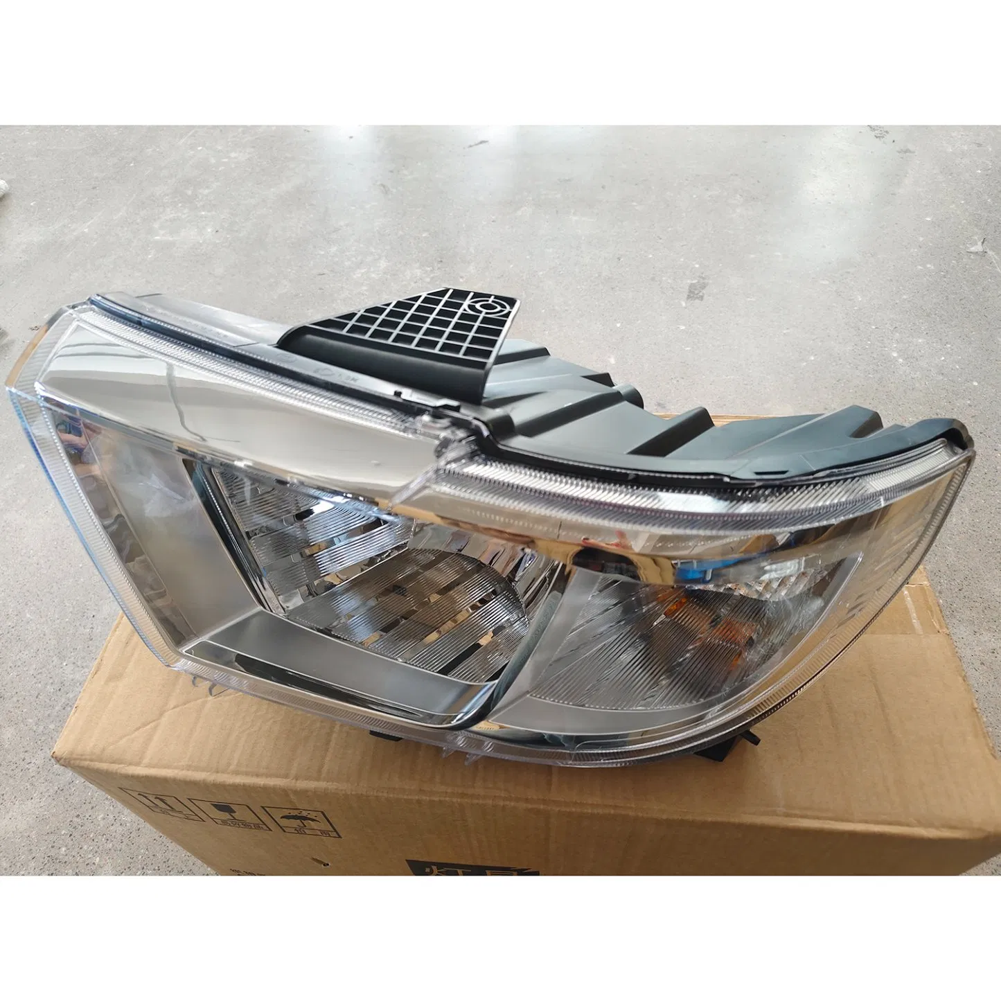 Левая передняя фара Wuling Hongguang 23646782