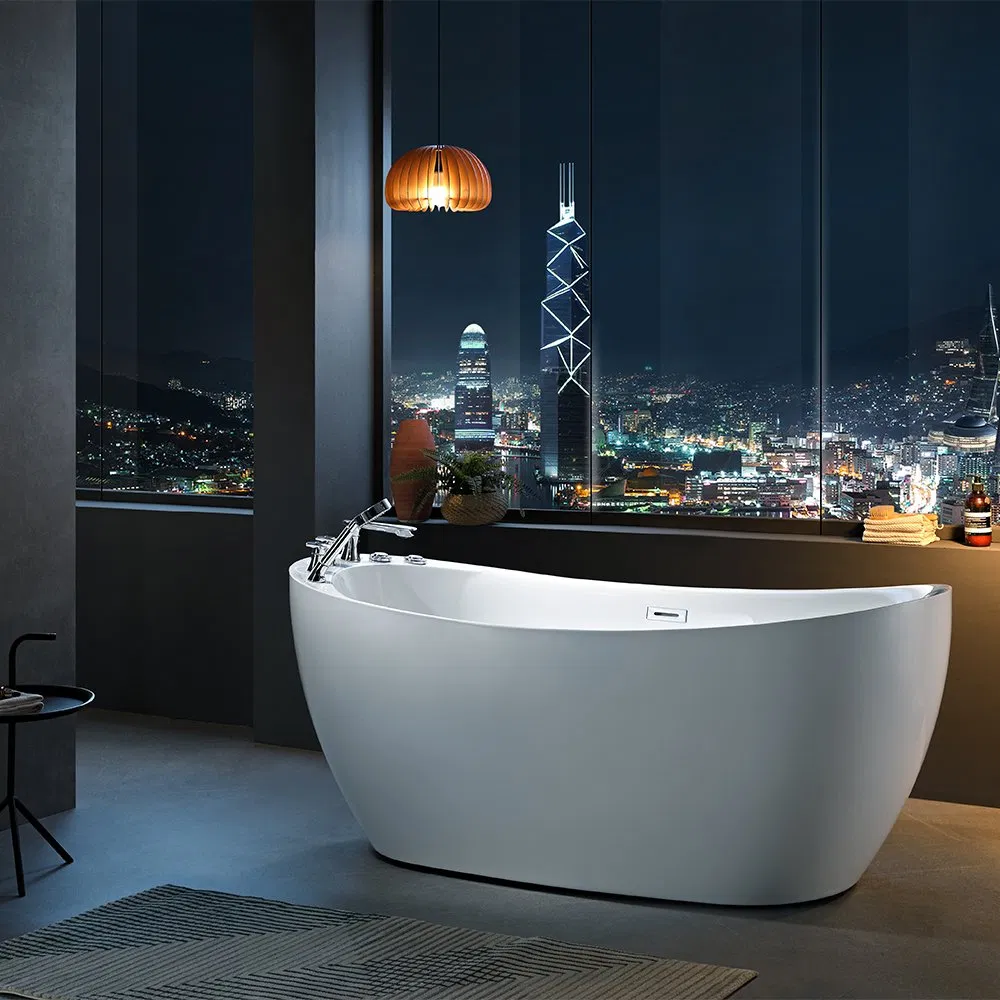 Современная акриловая ванна с краном