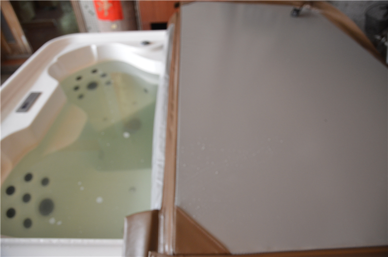 Акриловая гидромассажная ванна на 6 человек для улицы