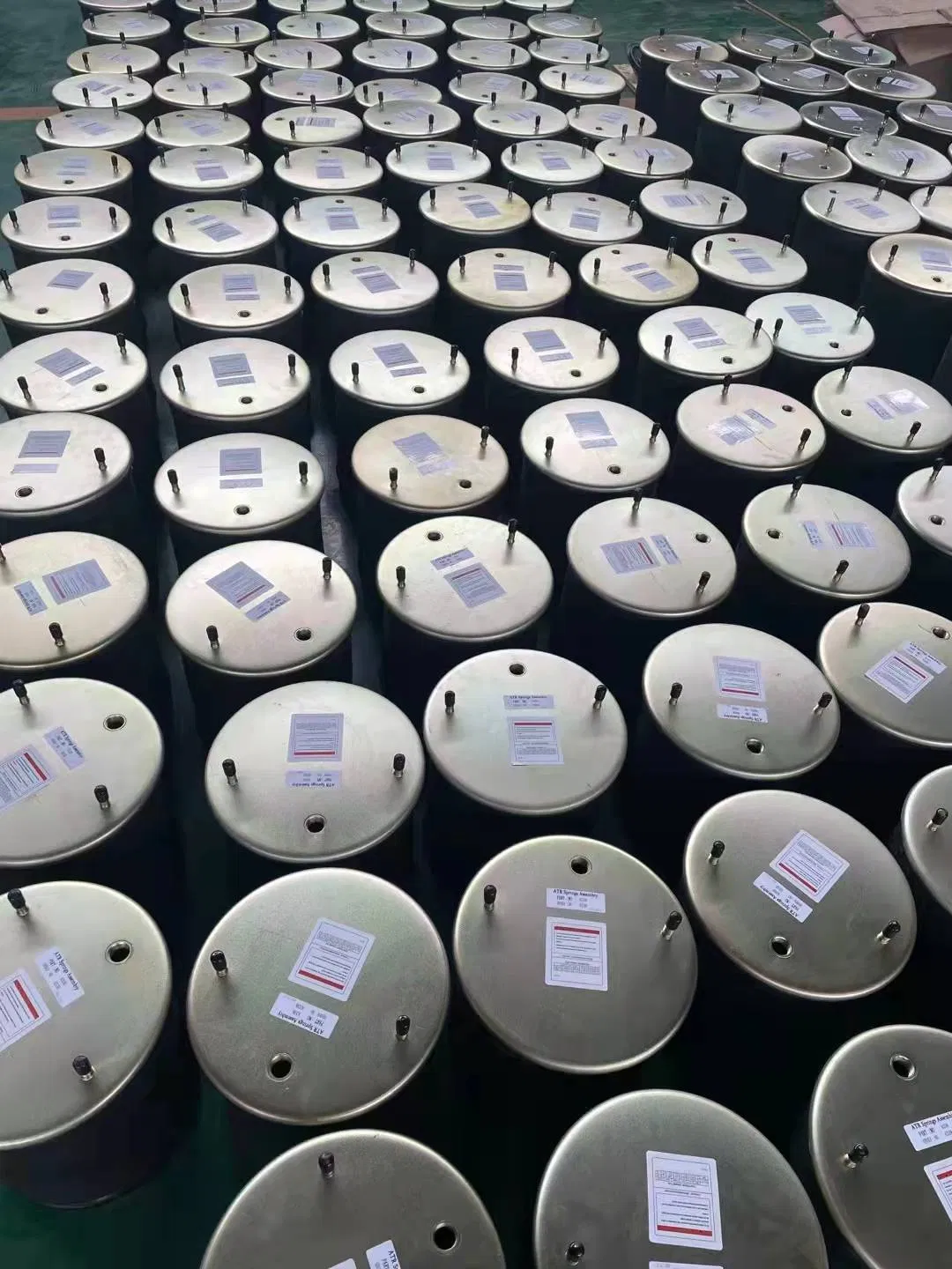 Городской автобус, передняя подвеска на пневмобаллонах, индивидуальный дизайн