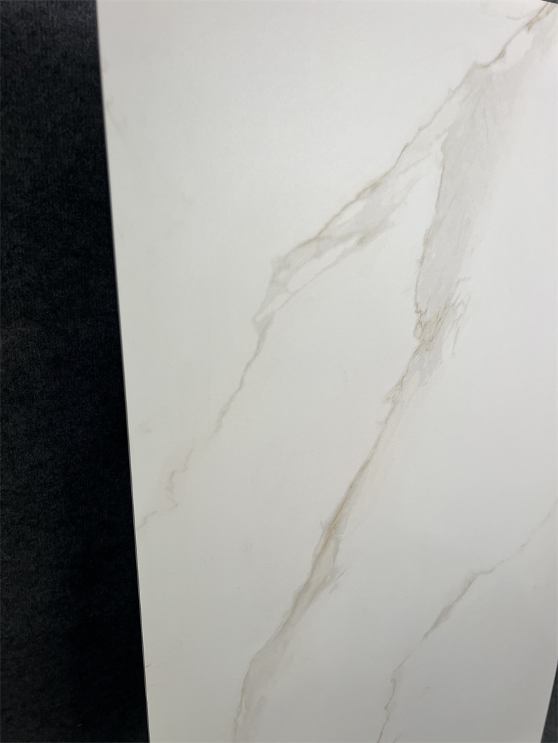 Матовая керамогранитная плитка для сада 600x600 мм