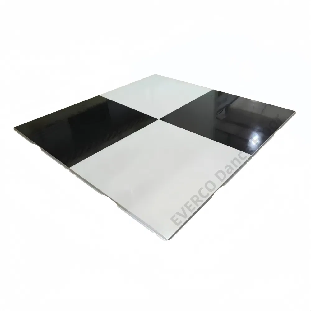 Модульный танцпол в черно-белую клетку для мероприятий