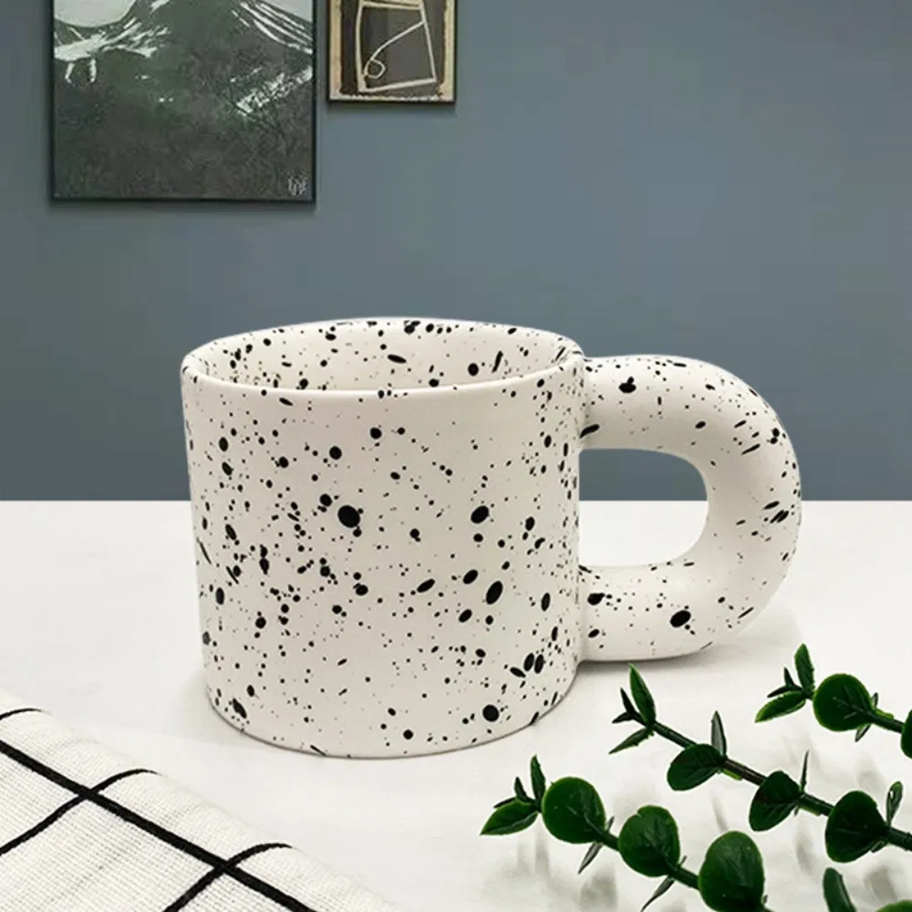 Керамическая кружка с большой ручкой для чая и кофе