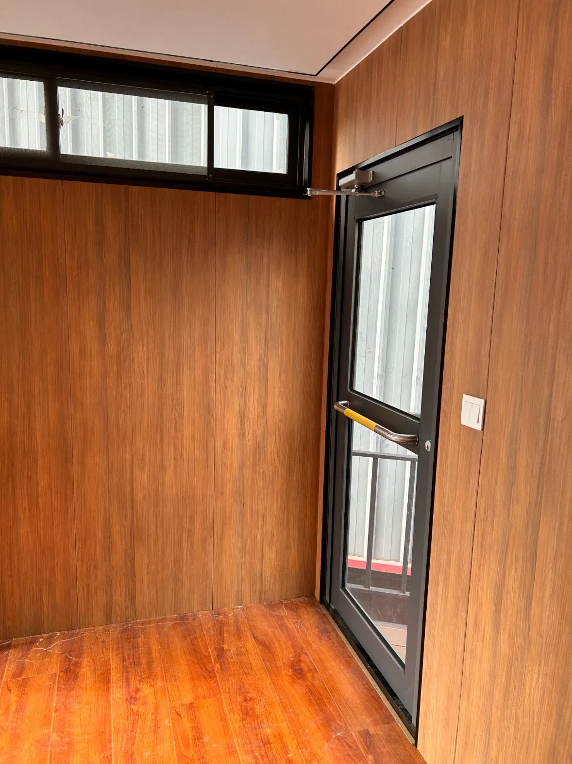 Container House Prefabricated Shipping Container for Coffee Shop