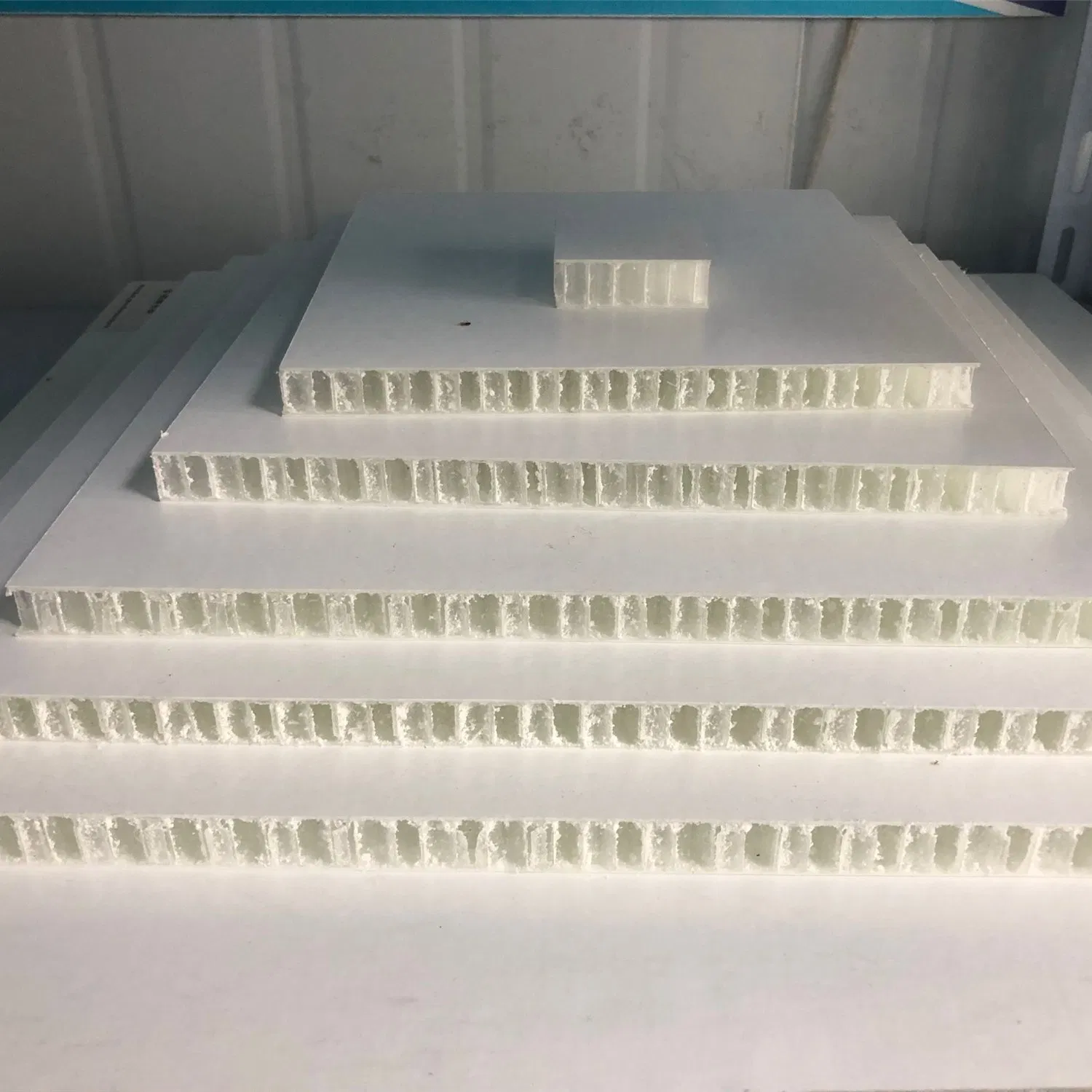 Lightweight Trailer 4X8 Fibreglass PP Plastic Composite Fiberglass Polypropylene Sandwich Honeycomb Core Cfrp Panels
