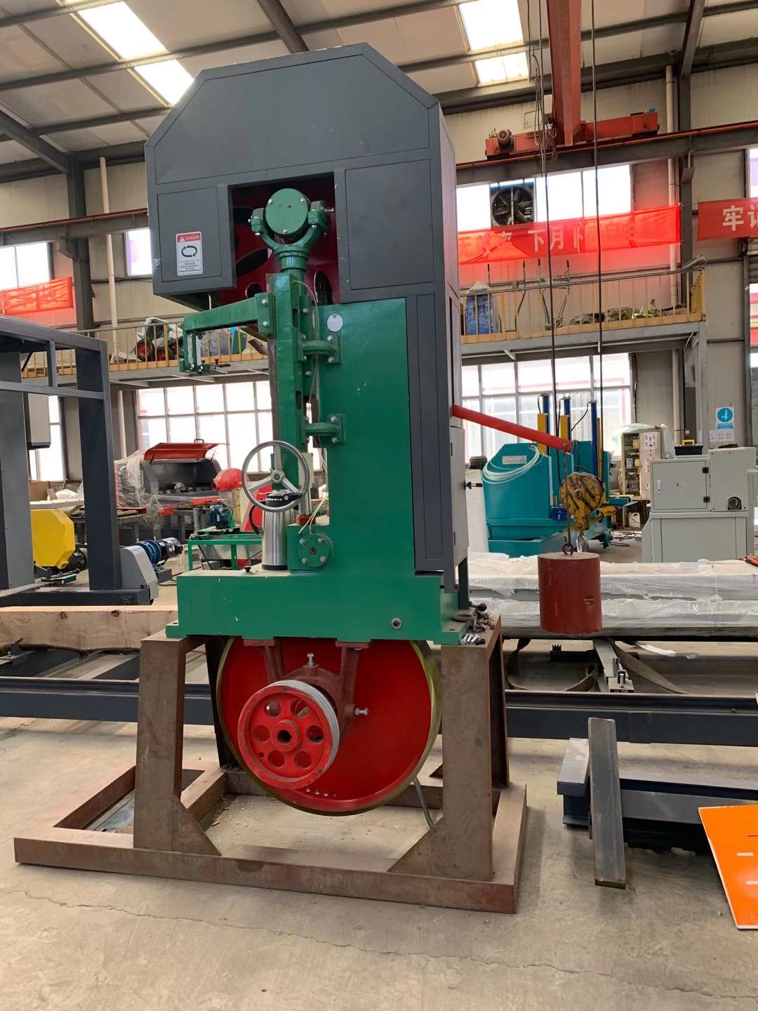 Ленточная пила по дереву вертикальная настольная