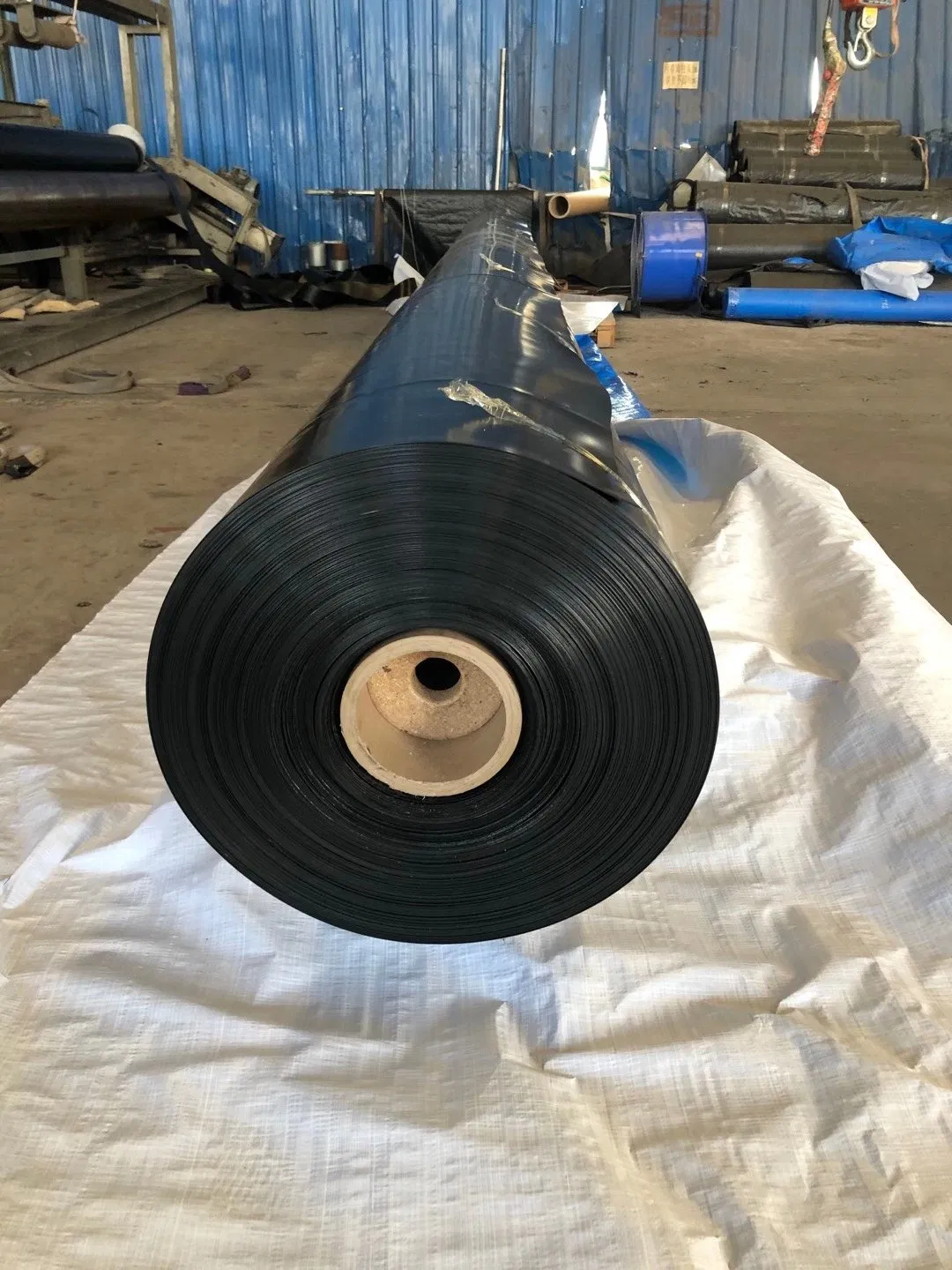 0.2mm 0.5mm 0.8mm/1mm/1.2mm/1.5mm/2mm 20mil 30mil 40mil 60mil 80mil 100mil Smooth Textured HDPE LDPE LLDPE Geomembrane Dam Shrimp Pond Liner Factory Price