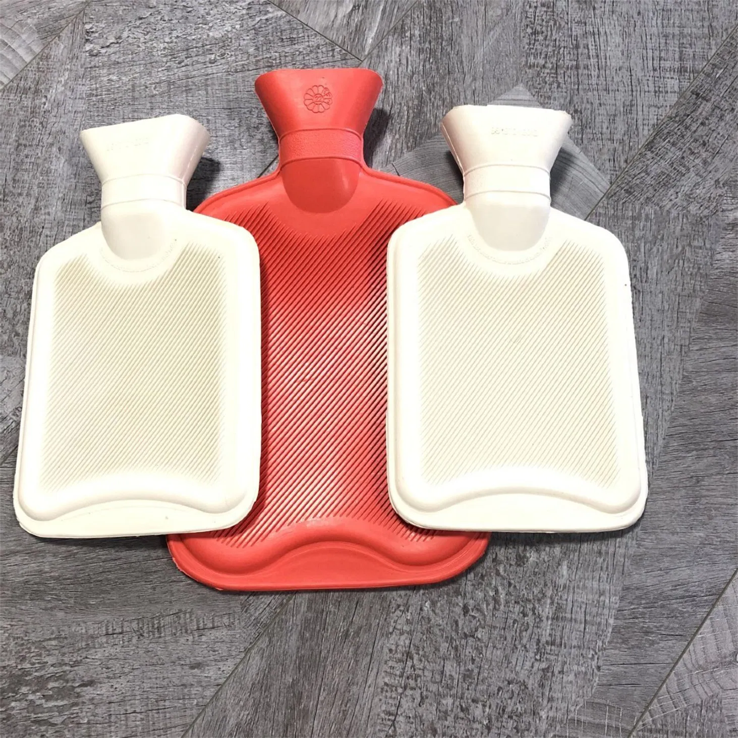 Wholesale British Standard 2000ml Red Rubber Hot Water Bottle Bag