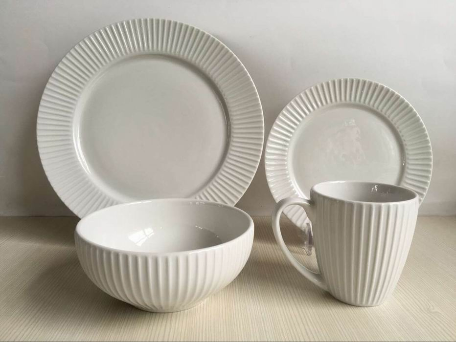 Eco-Friendly Healthy Reuse Multicolor Emboss White Tableware Ceramics Porcelain Flat Soup Dessert Plate 18 PCS Dinner Set