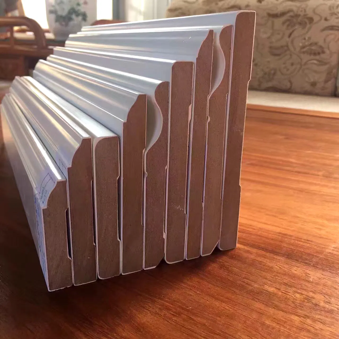 White Gesso Coating Solid Wood MDF Skirting Board for Decoration