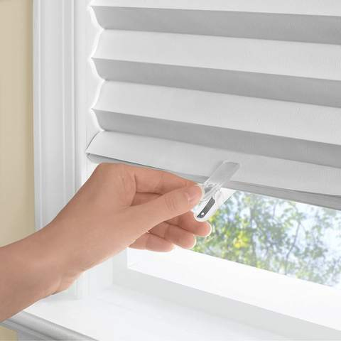 Lazy-Person's Paper Curtains That Require No Cleaning Sticker-Type and Can Be Cut