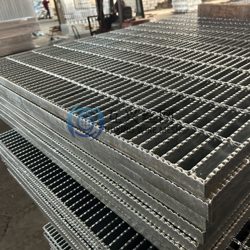 Manufacture Sale Hot Gal Anti Slip Mild Carbon Steel Customized 4'' Mesh Metal Grating Walkways for Industry Flooring/Platform/Decking/Stair Treads/Pedestrian