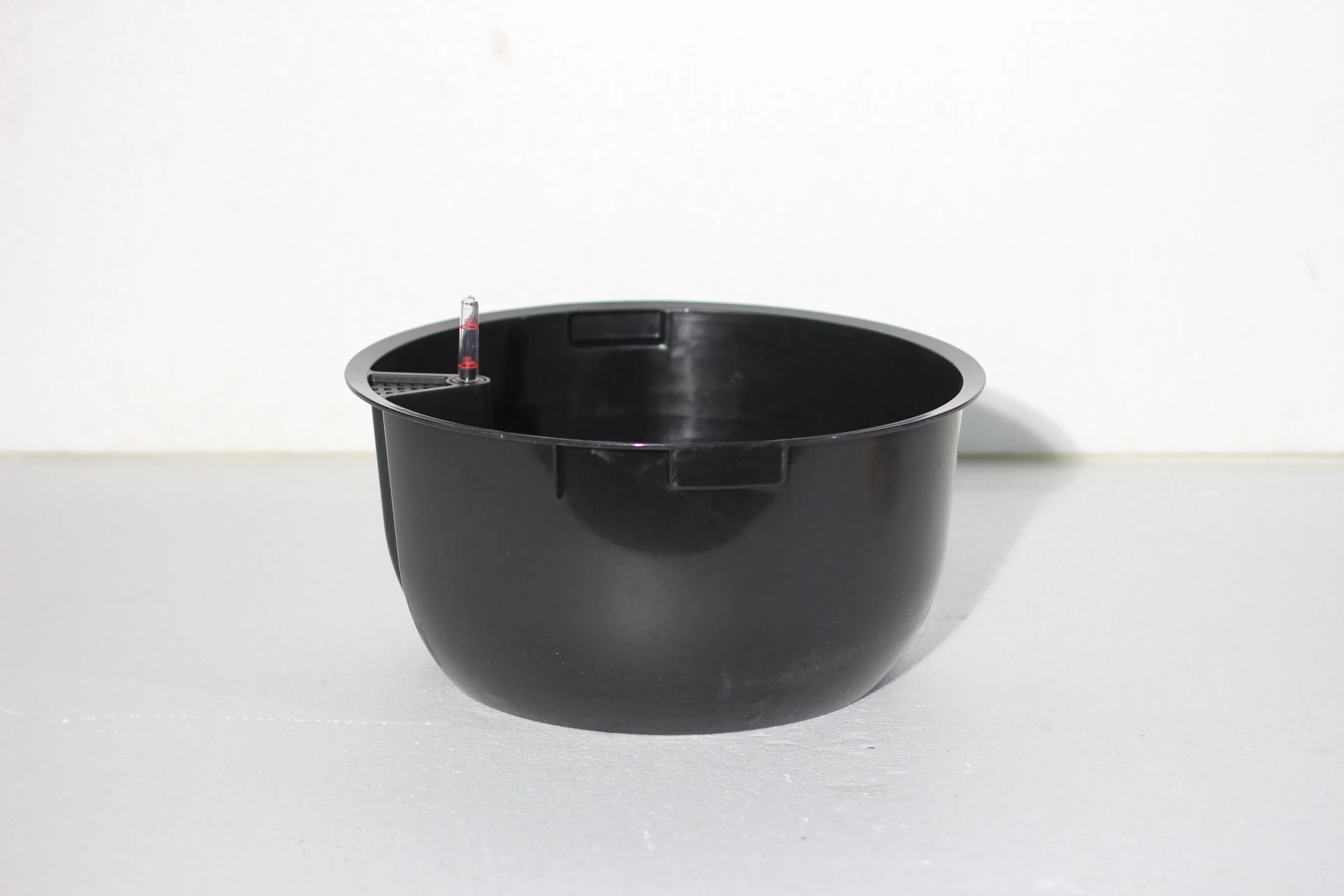 Plastic Flower Pot with Self Watering System for Home Decoration