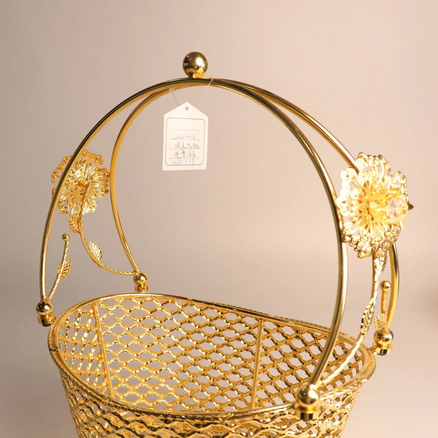 Elegant Gilded Iron Art Fruit Basket for Modern Dining Table Decor