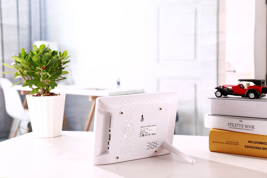 Цифровая фоторамка 8 дюймов с LCD дисплеем