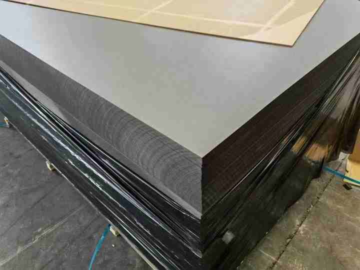 China New Waterproof HDF/ Melamine Waterproof MDF Board for Cabinet