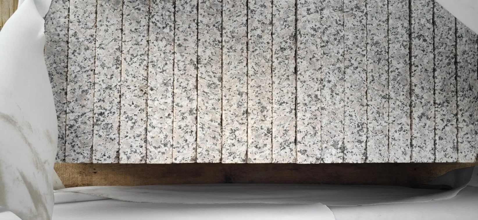 Building Material 600 X 600mm and 300 X 600mm Stairs Natural Stone Polished Wulian Flower Granite Tile