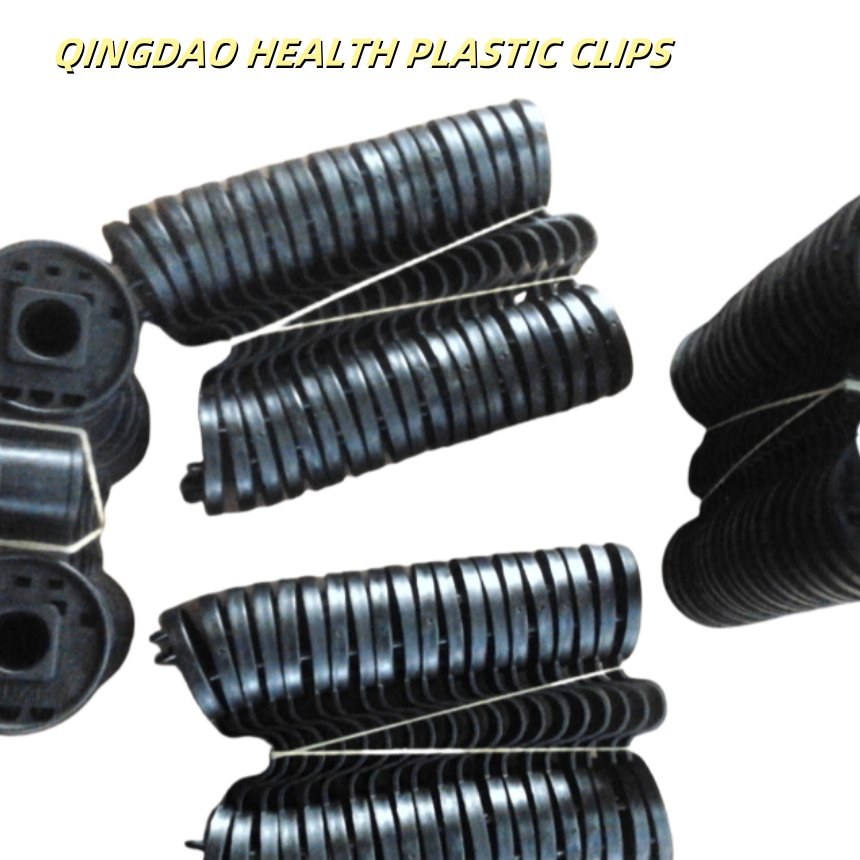 Durable 3cm X 11cm Black Plastic Netting Clips for Secure Attachment