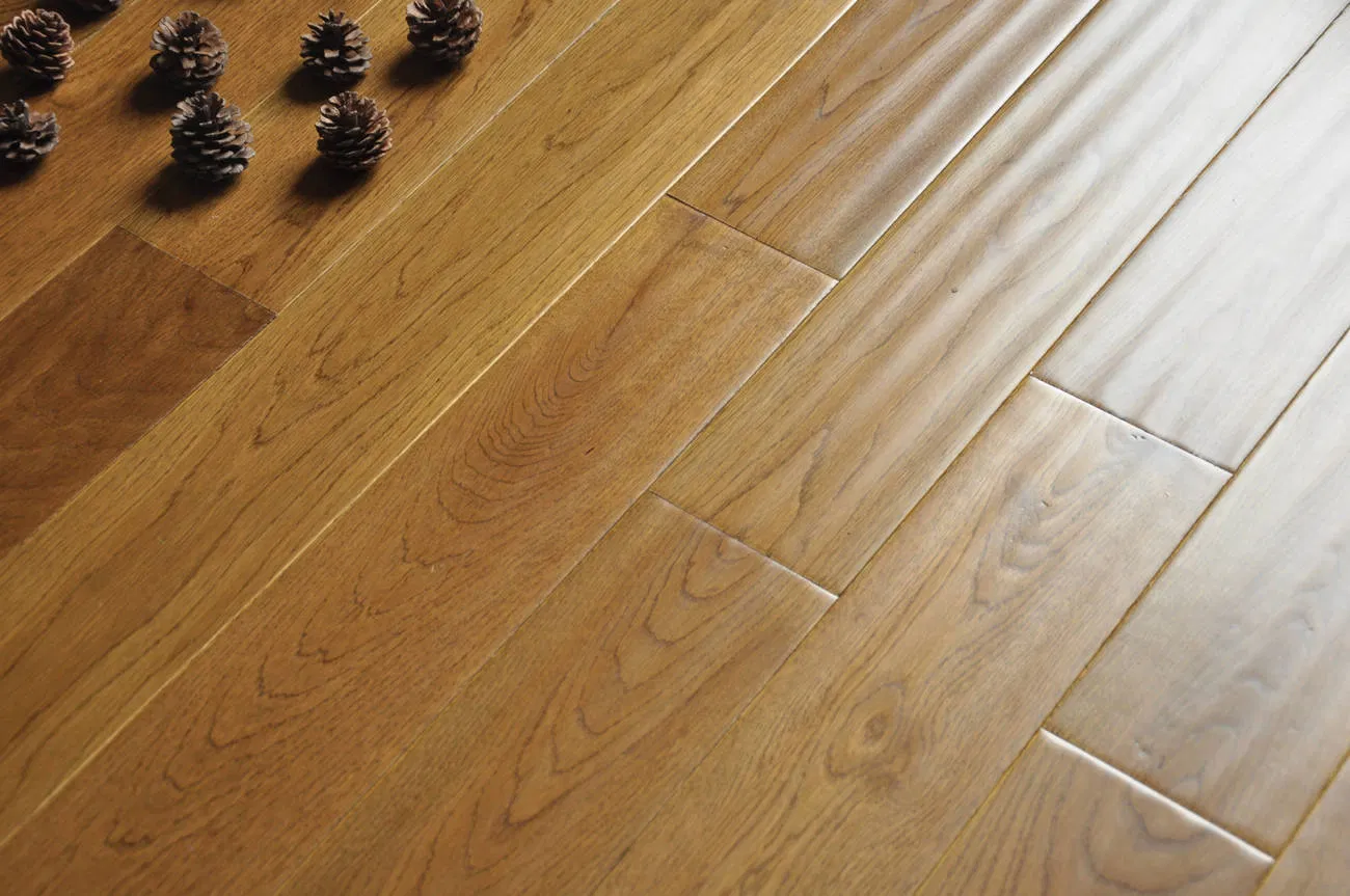 Handscraped Amber Color Oak Flooring Solid Wood Flooring Oak Hardwood Flooring